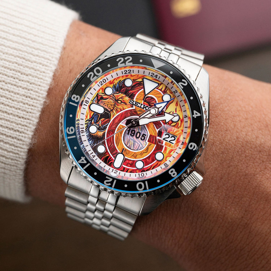 Seiko 5 Sports GMT Aslanlar Sahada – Hand-painted custom Seiko 5 Sports GMT featuring Turkish football heritage in yellow and red, a bespoke timepiece by IFL Watches