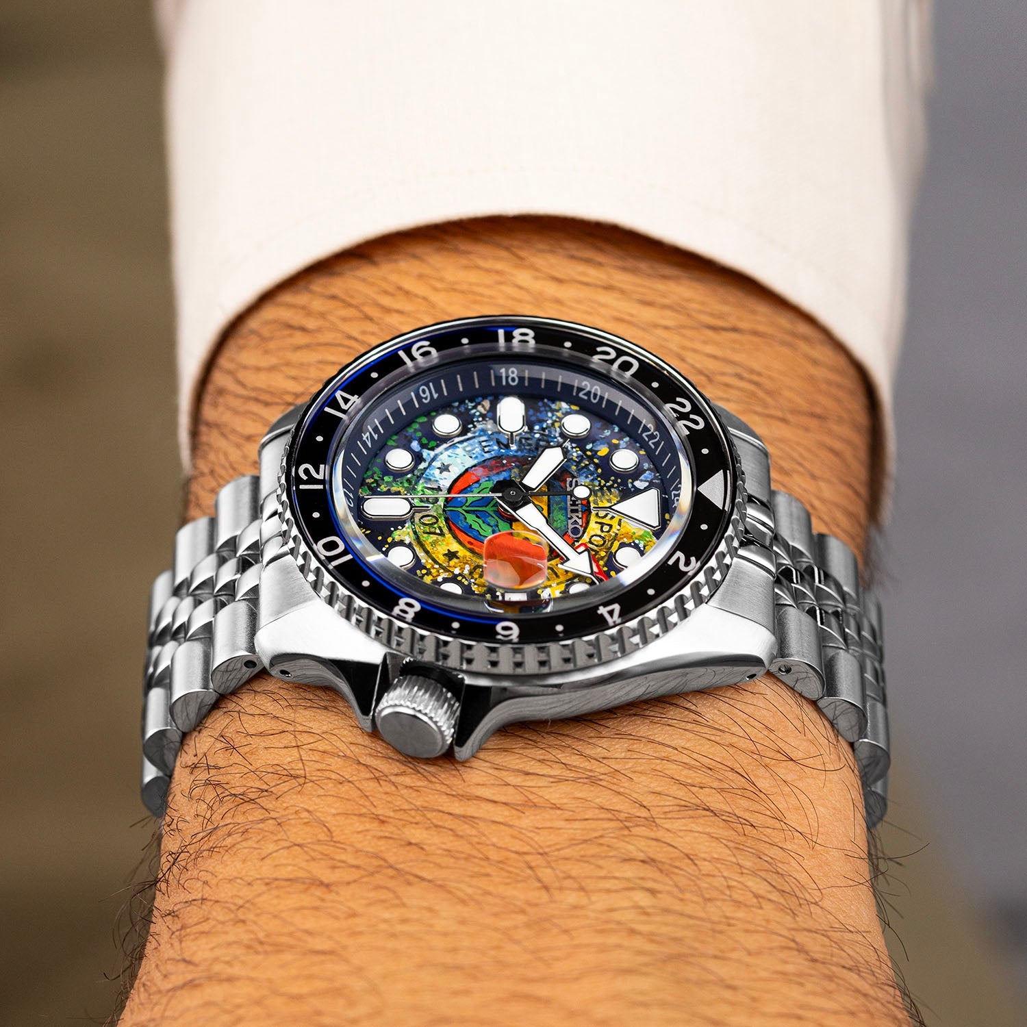 Sarı Kanaryalar Concept – Hand-painted custom Seiko 5 Sports GMT featuring Turkish football artwork in yellow and blue, a bespoke timepiece by IFL Watches