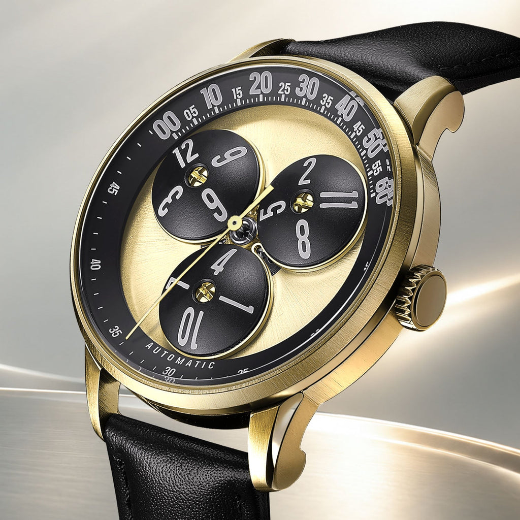 Mandetbrote Wandering Hour Gold — Close three-quarter view of the hour discs travelling along the minute arc, available at IFL Watches.